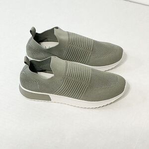 Nicole Miller NY NWB Sz 8 Light Grey Knit Slip On Shoes